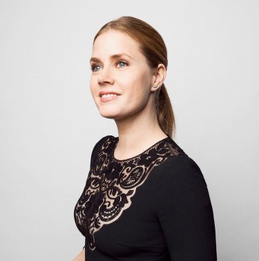 Amy Adams poses for a portraits at the BAFTA Tea Party (2017)