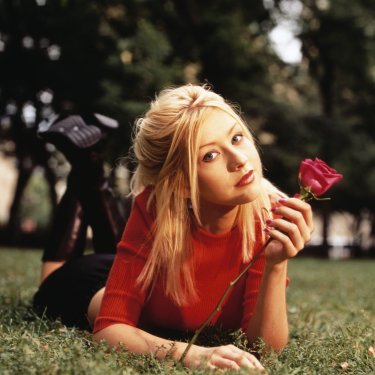 Christina Aguilera – Lewis Toby photoshoot (1999)