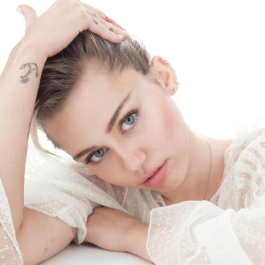 Miley Cyrus – Terry Tsiolis Photoshoot for Elle (2016)