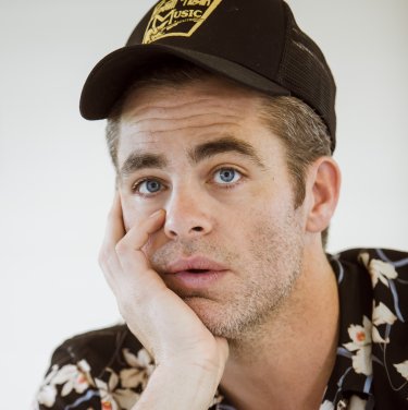 Chris Pine – Hell or High Water Press Conference Portraits (2016)