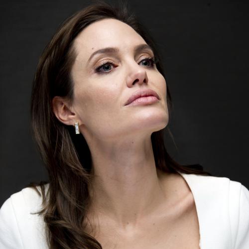 Angelina Jolie – Unbroken Press Conference Portraits (2014)